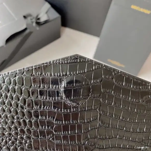 YSL POUCH UPTOWN 0519